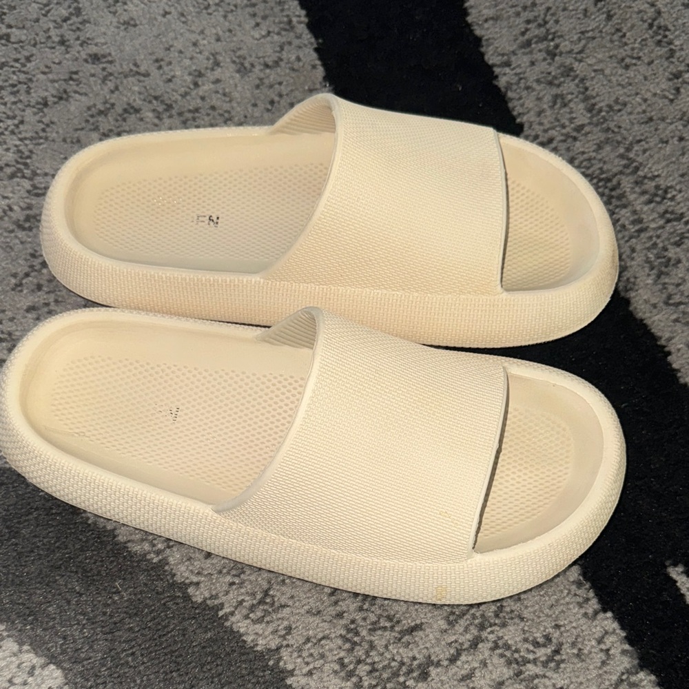 Steve Madden Cream Slide Sandals